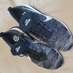 Mens Nike Flyknit 8.5 shoes